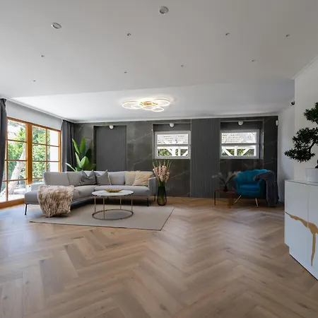 Serenity Garden Jacuzzi Retreat Prague Villa Prŭhonice