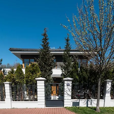 Villa Serenity Garden Jacuzzi Retreat Prague *