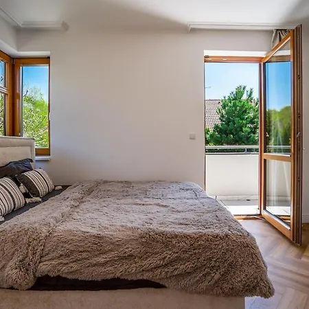Serenity Garden Jacuzzi Retreat Prague Villa Prŭhonice